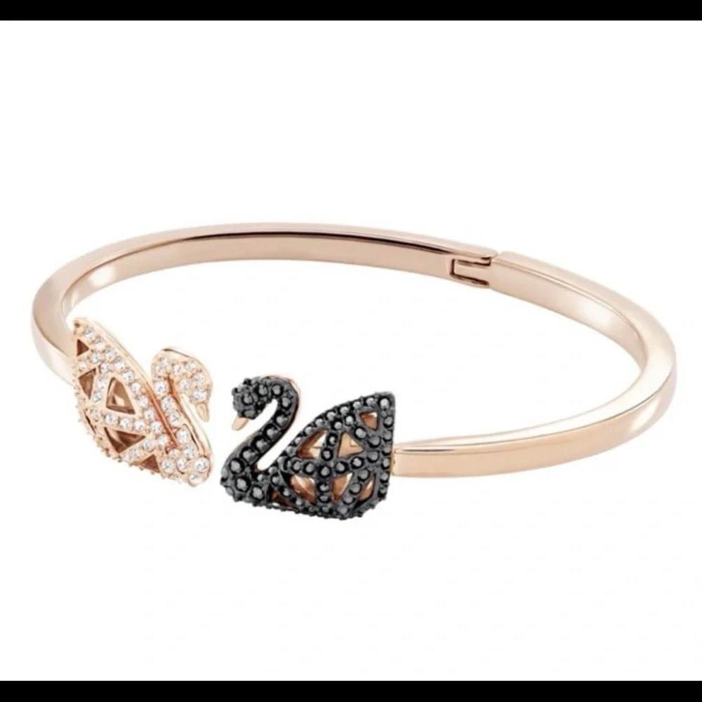 Rare find swarovski Facet Swan Bangle Bracelet Multi Color, Size medium -like ne